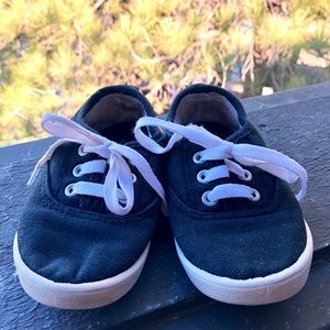 Black & White Keds🖤